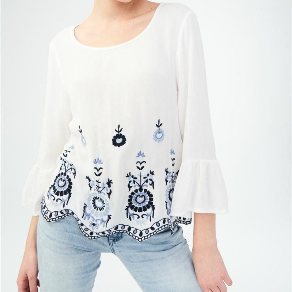 Aeropostale Embroidered Floral White Pullover Boho Gypsy Top